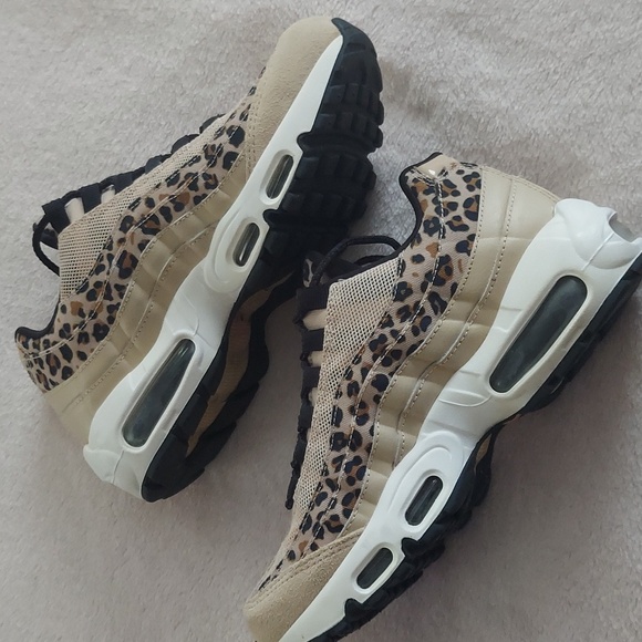 *SOLD* 2018 NIKE Air Max 95 Premium Desert Ore/Laser Fuschia-Black Leopard Print - Picture 5 of 10